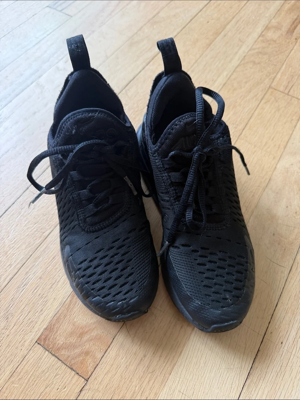 Nike boys size 3.5Y Air Max 270 Triple Black
